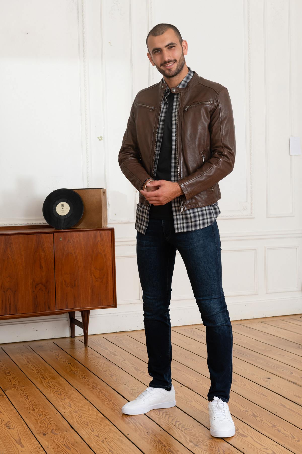 Vegetable-tanned lambskin jacket, slim fit. Moto collar, mid-season. - Image n°2