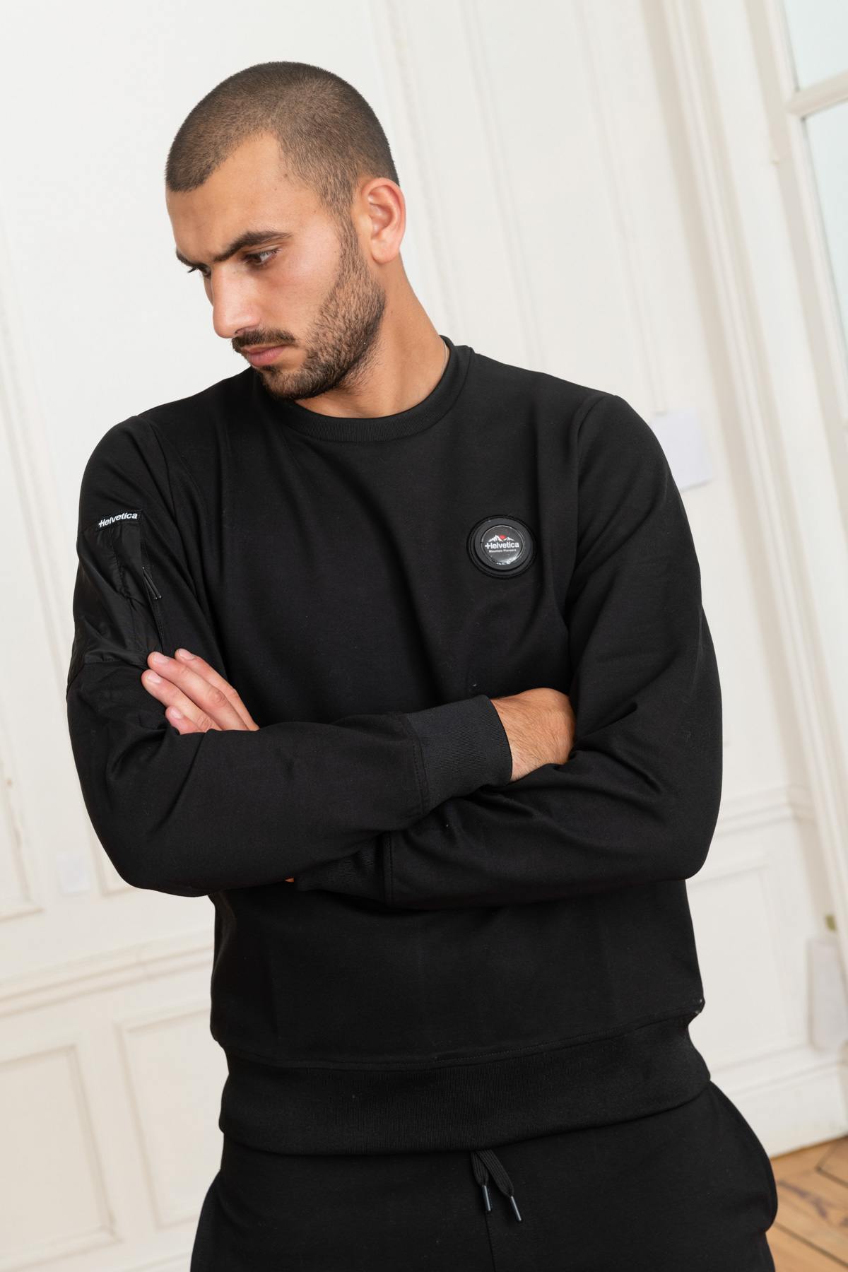 Black streetwear sweater - Image n°1