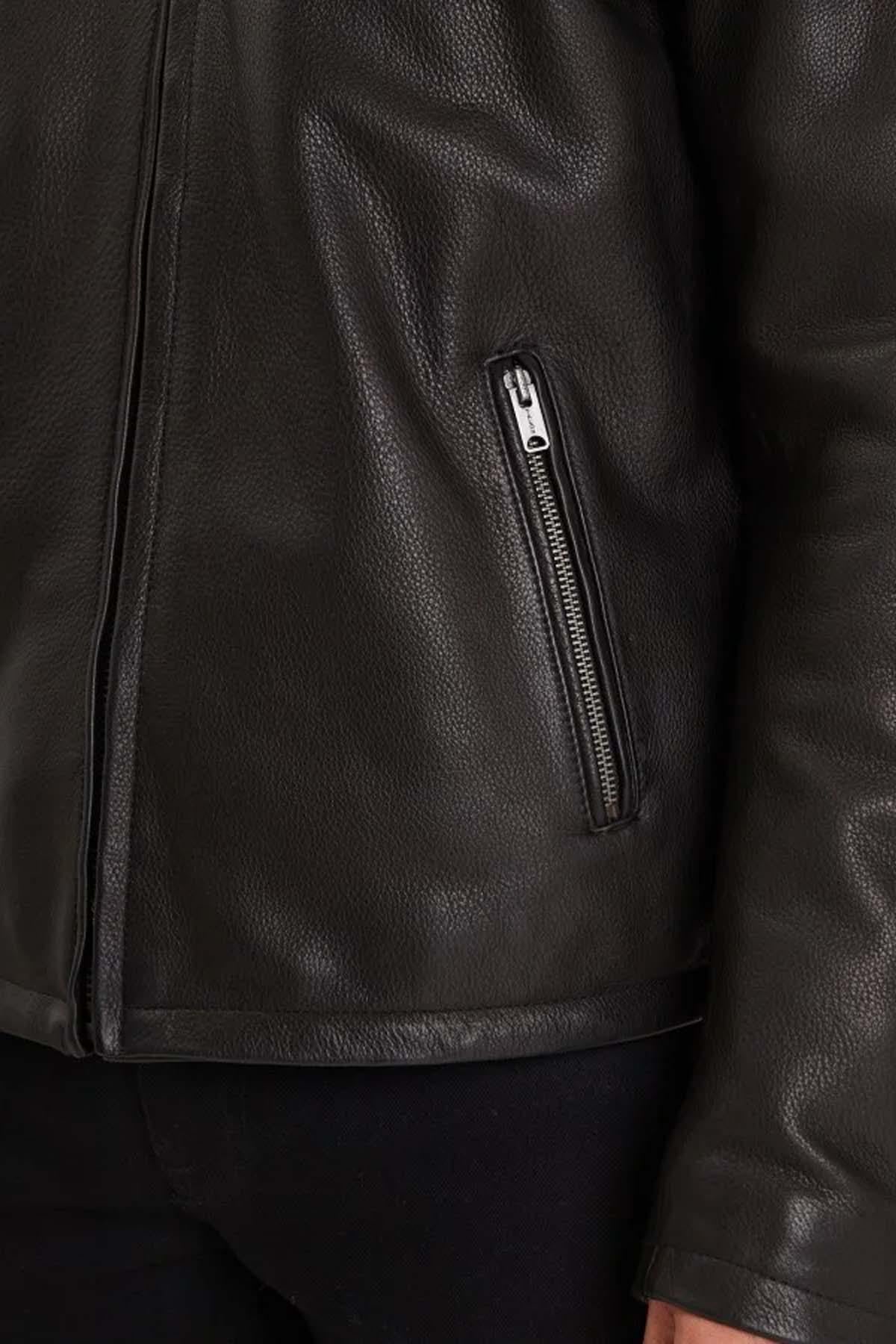 Black grain-textured cowhide jacket with detachable fur collar. - Image n°4