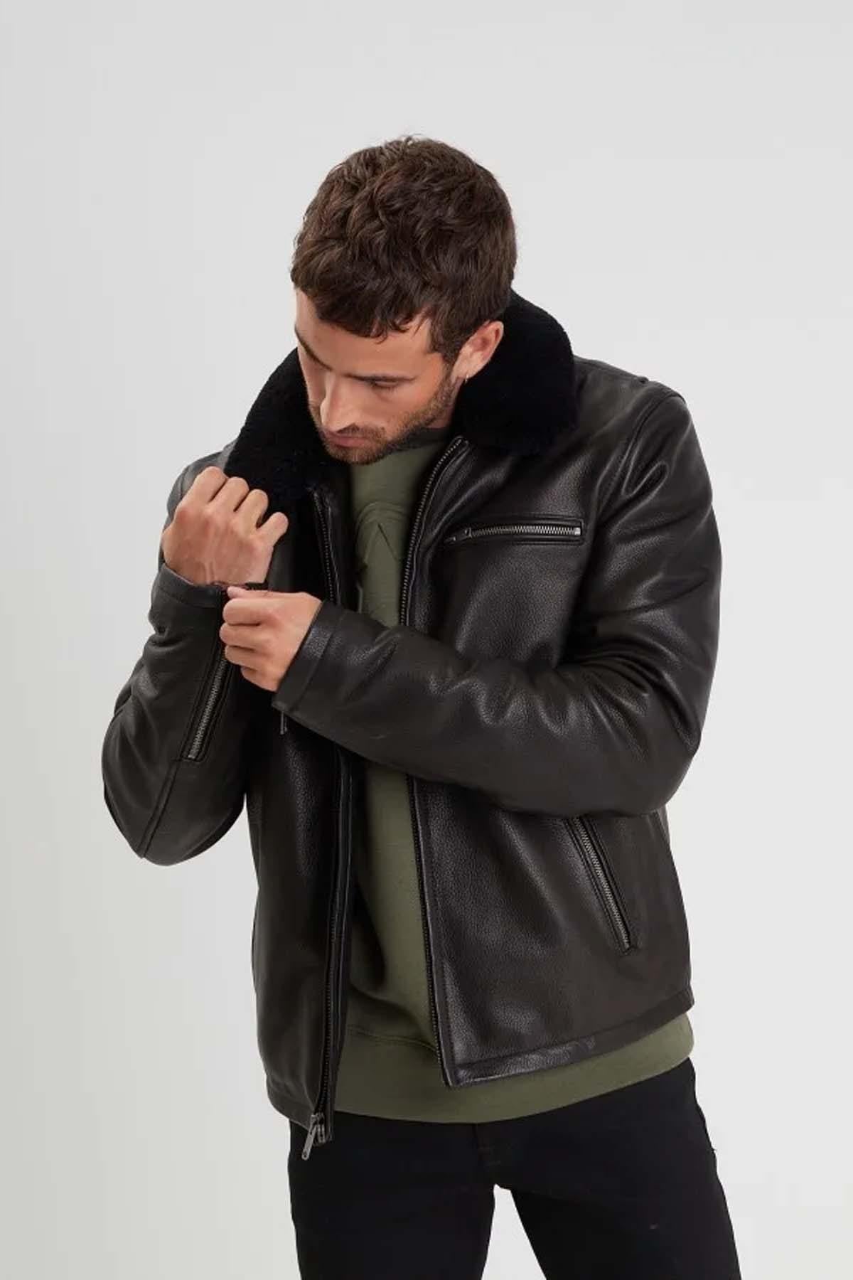 Black grain-textured cowhide jacket with detachable fur collar. - Image n°2