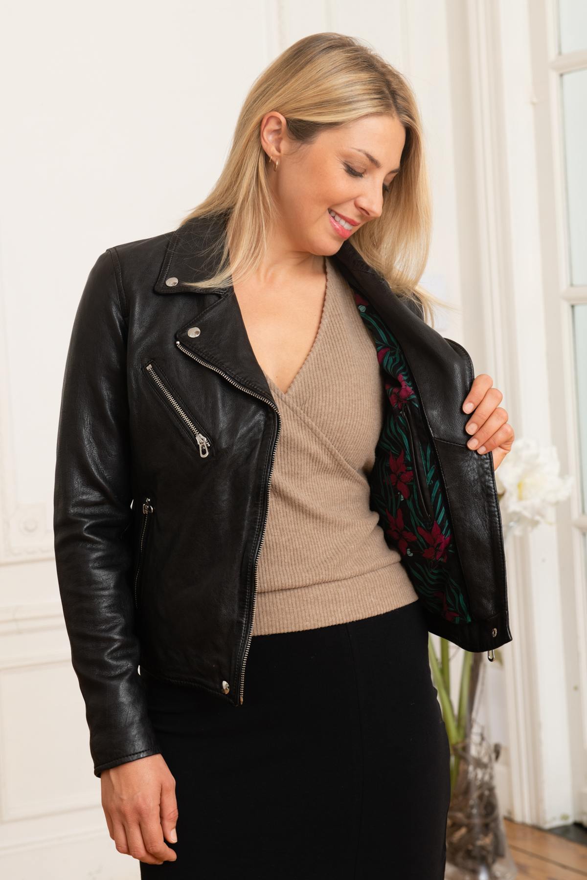 Black lambskin biker jacket-zip front, notched collar. - Image n°3
