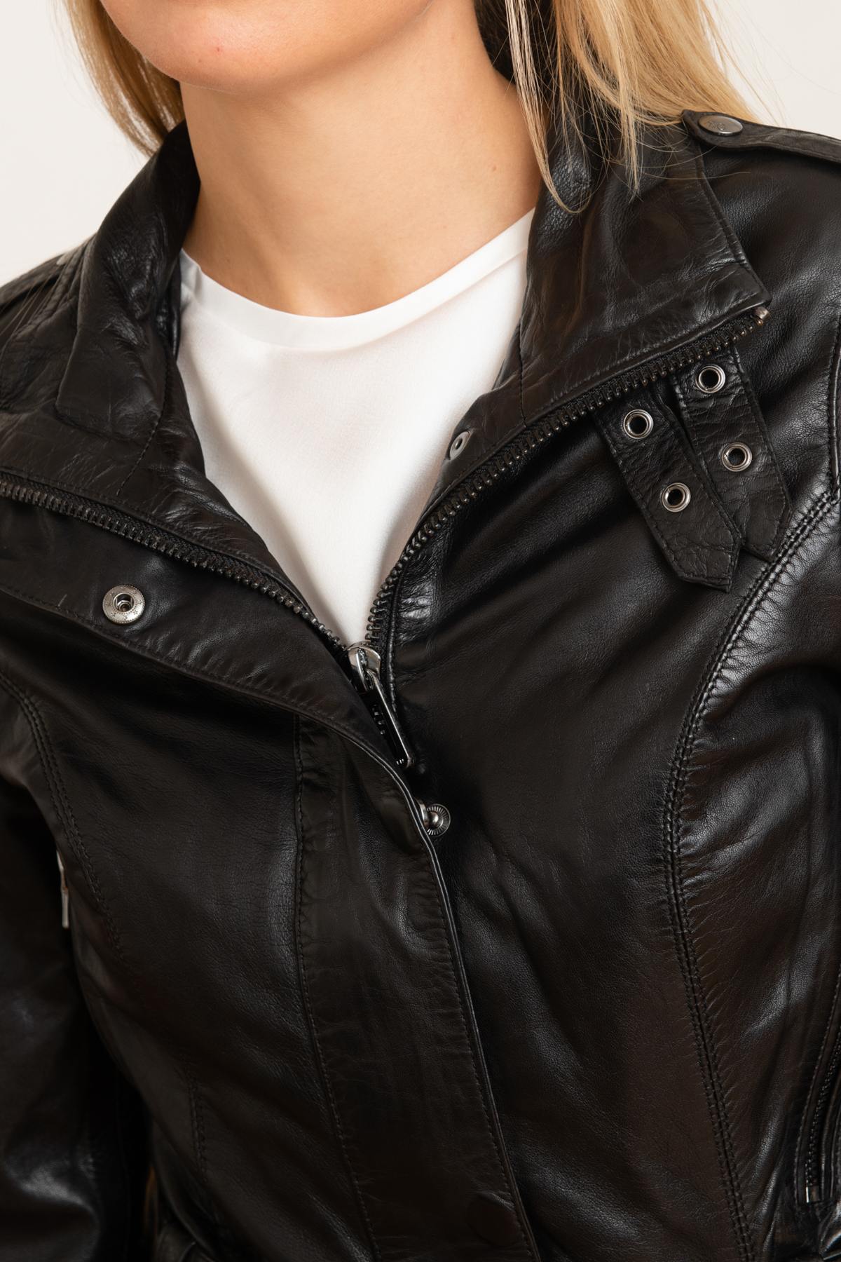 Black lambskin jacket with a cinched waist and refined details. - Image n°4