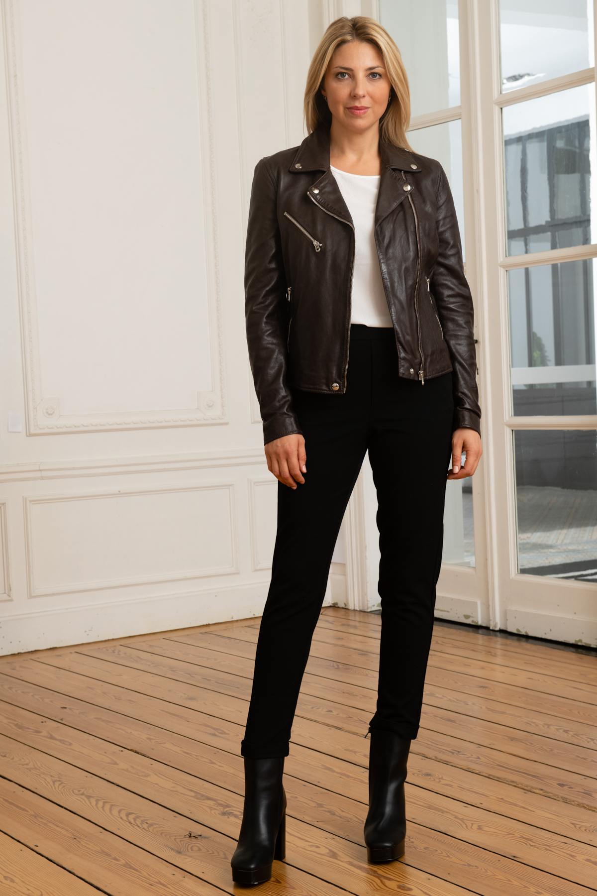 Dark brown lambskin biker jacket, vegetable-tanned, feminine cut. - Image n°2
