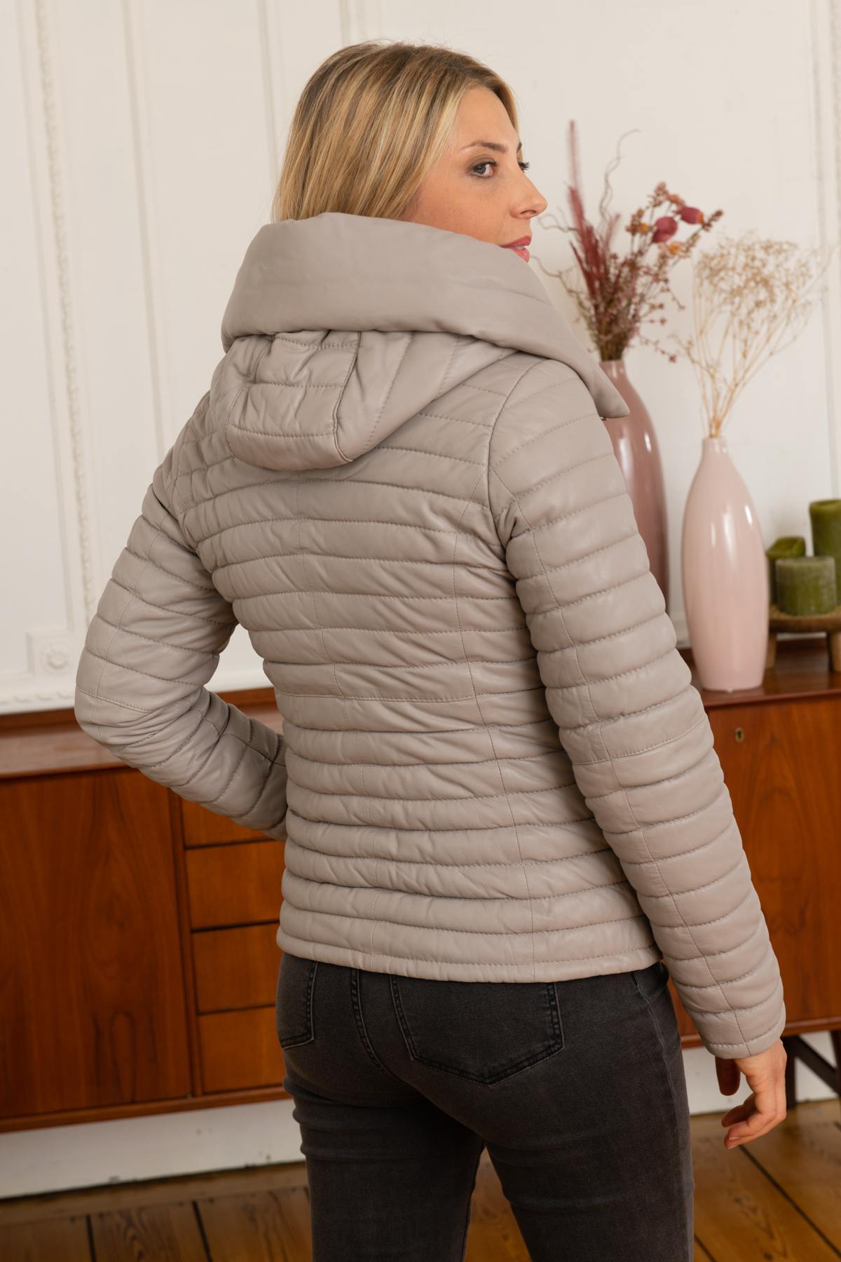 Pale grey lambskin jacket, slim fit, Thinsulate-lined for warmth. - Image n°5