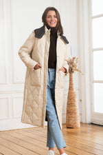Beige sheepskin coat, extra-long and quilted. Warm, hooded, and soft. - Image n°1