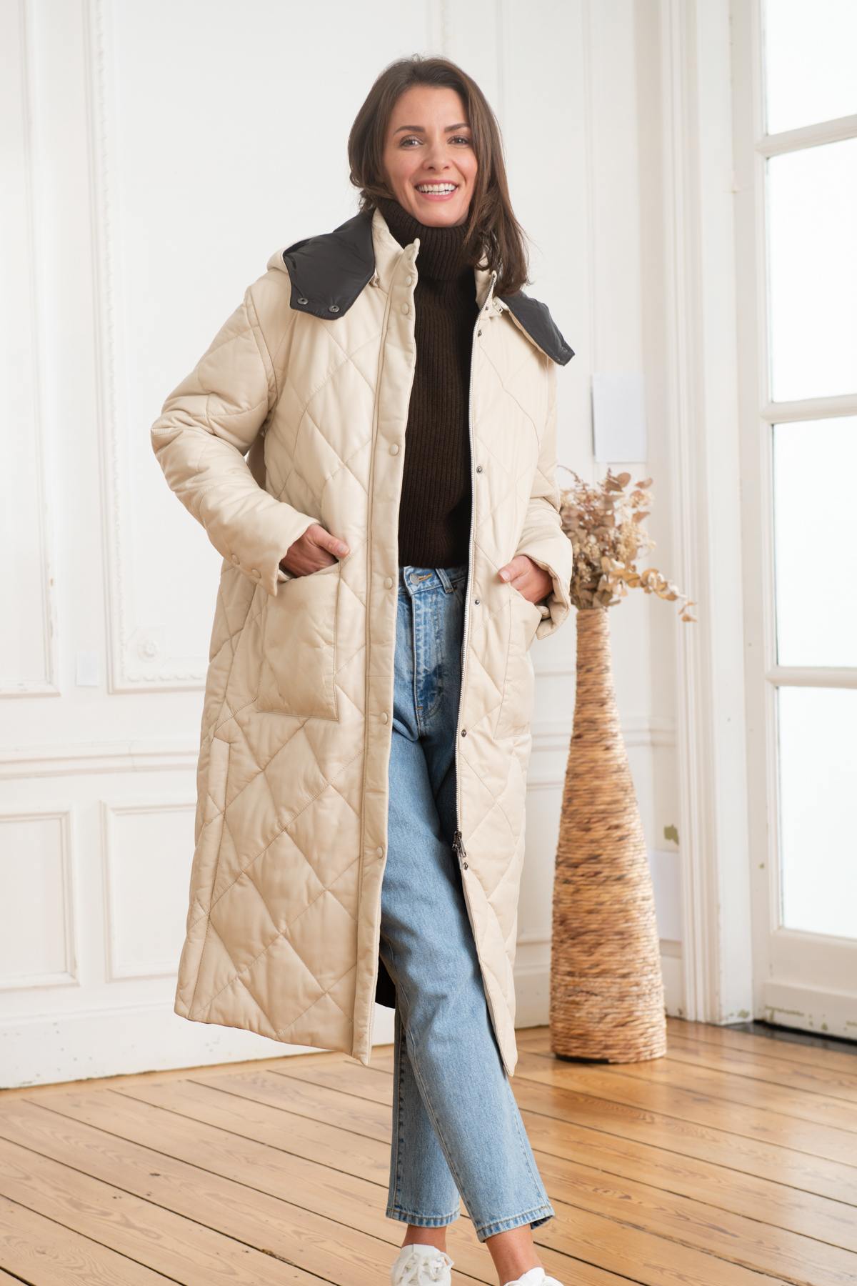 Beige sheepskin coat, extra-long and quilted. Warm, hooded, and soft. - Image n°1