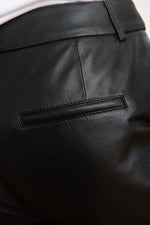 7/8 cigarette pants in black leather - Image n°6