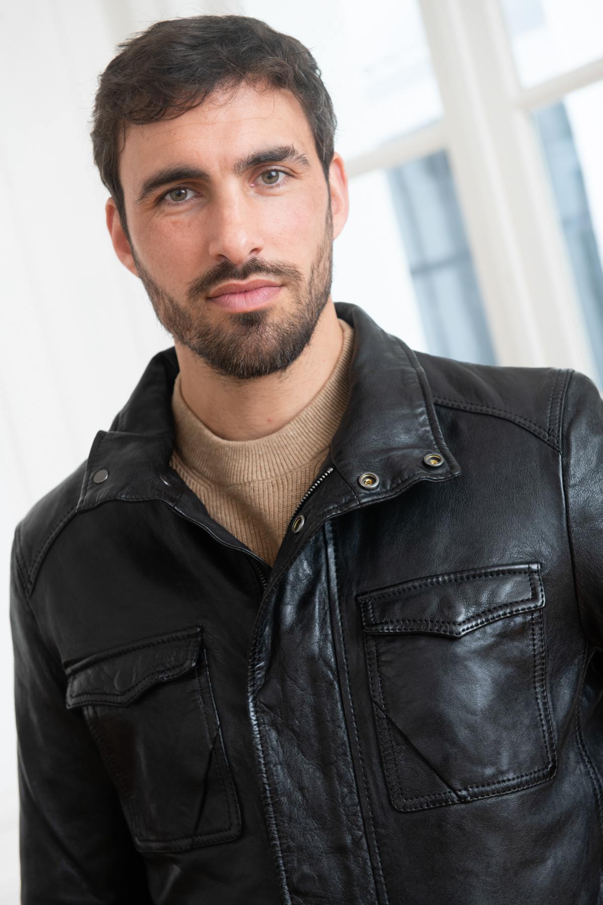 Black lambskin jacket, straight cut, zip closure, adjustable collar. - Image n°6