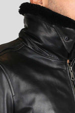 Sleek black cowhide aviator jacket with fur collar and zip closure. - Image n°6