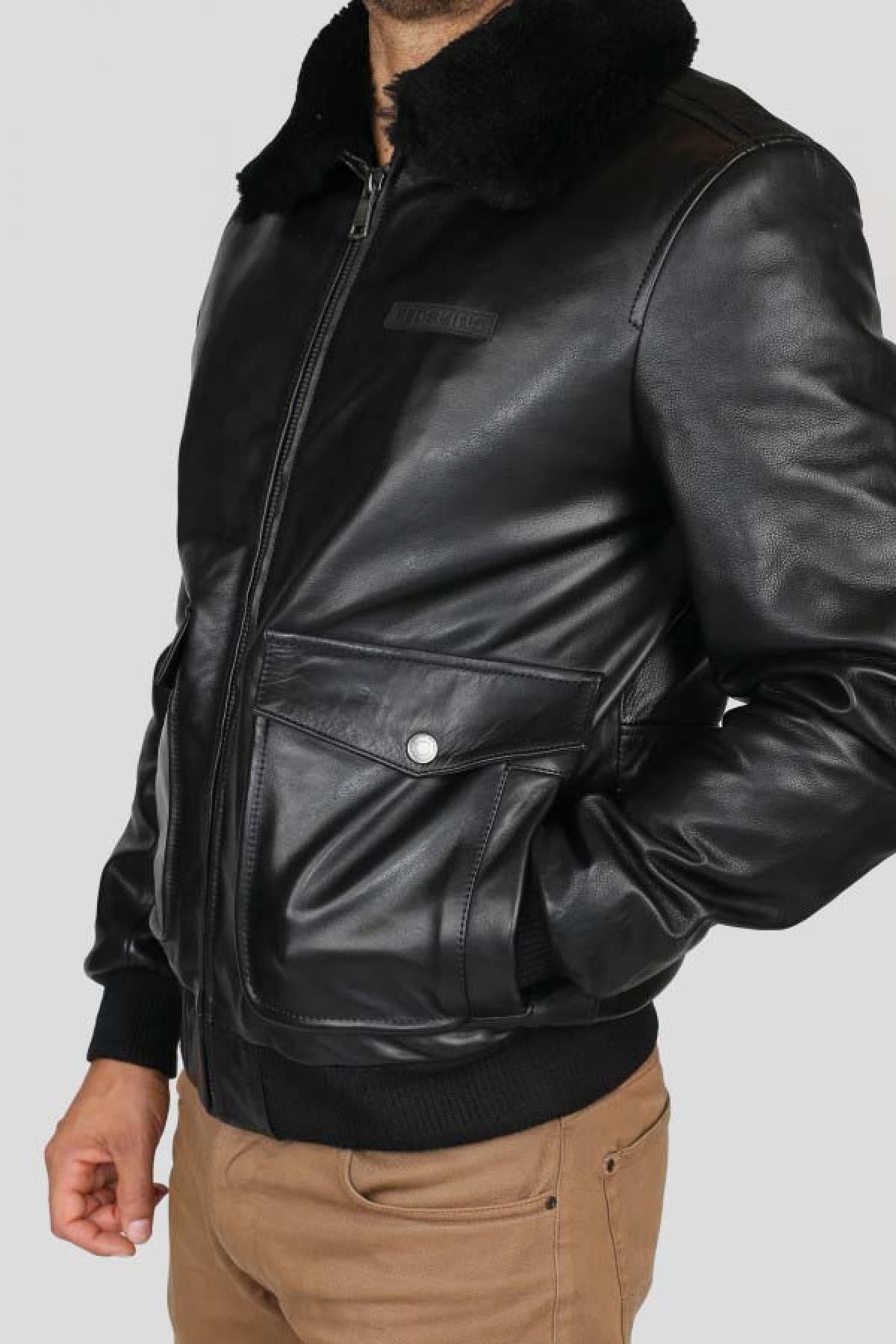 Sleek black cowhide aviator jacket with fur collar and zip closure. - Image n°1