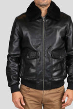 Sleek black cowhide aviator jacket with fur collar and zip closure. - Image n°3