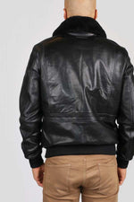 Sleek black cowhide aviator jacket with fur collar and zip closure. - Image n°2