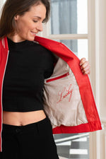 Deep red lambskin teddy, slim and lightweight for year-round wear. - Image n°4