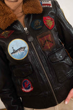 Slim maroon goatskin bomber with 17 patches and a detachable collar. - Image n°10