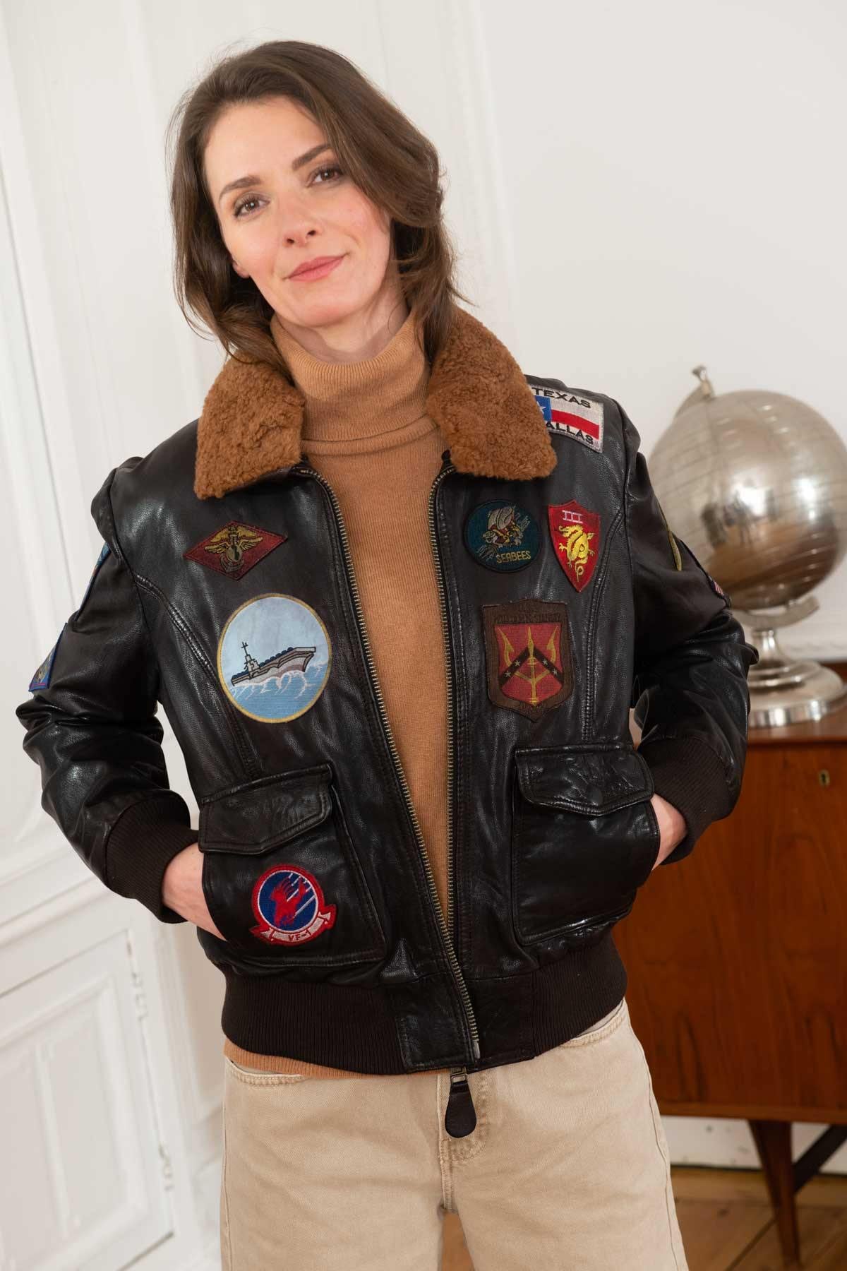 Slim maroon goatskin bomber with 17 patches and a detachable collar. - Image n°4