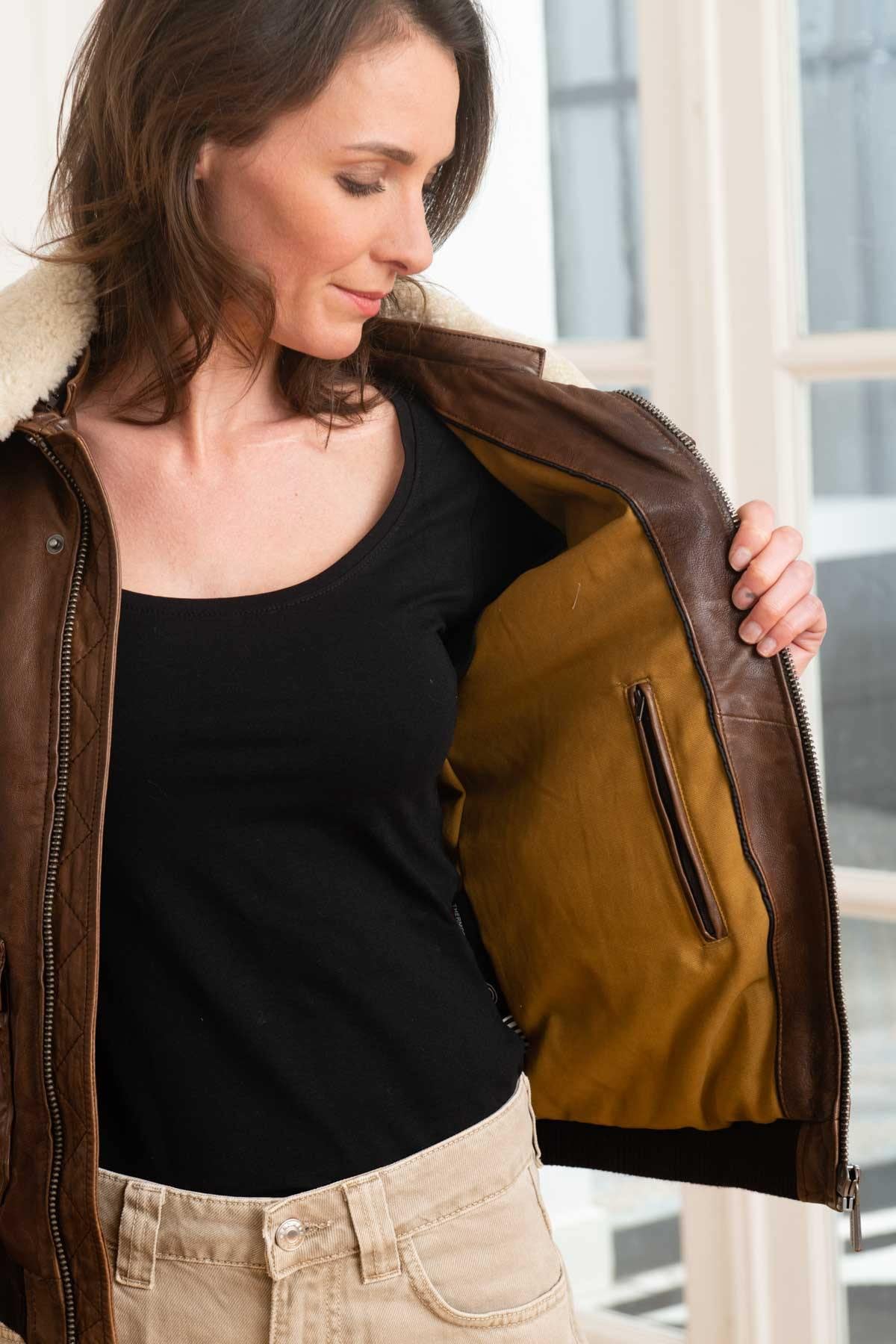 Warm, tailored lambskin aviator in dark cognac with fur collar. - Image n°4