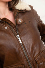 Warm, tailored lambskin aviator in dark cognac with fur collar. - Image n°7