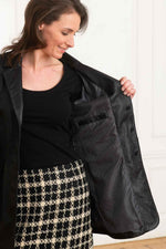 A sleek black lambskin blazer, timeless and versatile for any season. - Image n°3