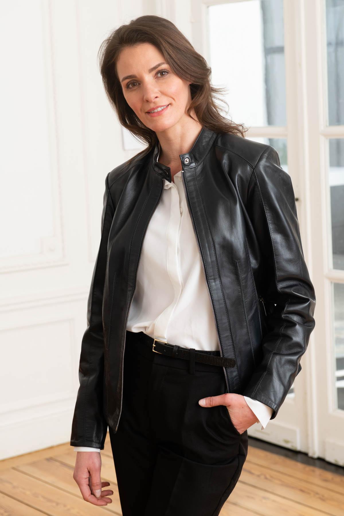 Rock-inspired navy lambskin jacket with moto collar and straight cut. - Image n°3