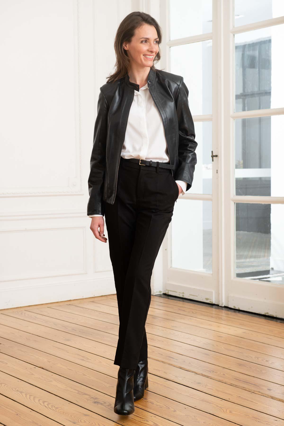 Rock-inspired navy lambskin jacket with moto collar and straight cut. - Image n°2