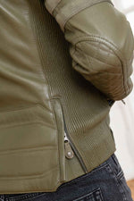 A khaki sheepskin jacket with a biker collar, perfect for any season. - Image n°6