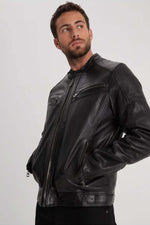 Slimfit lambskin jacket in glossy black. Moto collar, detachable hood. - Image n°6