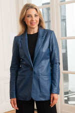 Deep indigo sheepskin blazer: sleek, versatile, and timelessly chic. - Image n°2