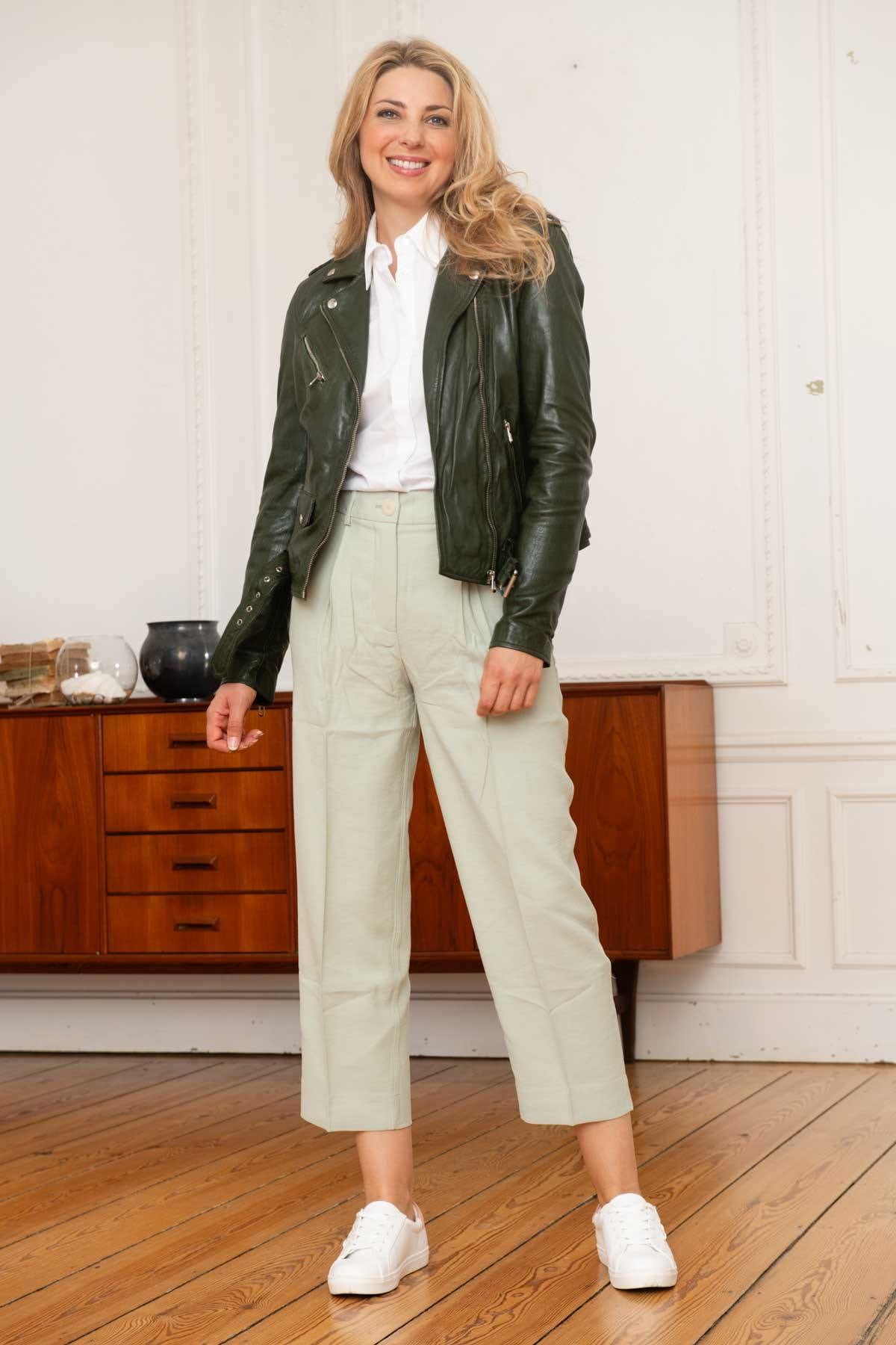 Rock-chic kaki lambskin biker jacket. Adjustable belt, floral lining. - Image n°3