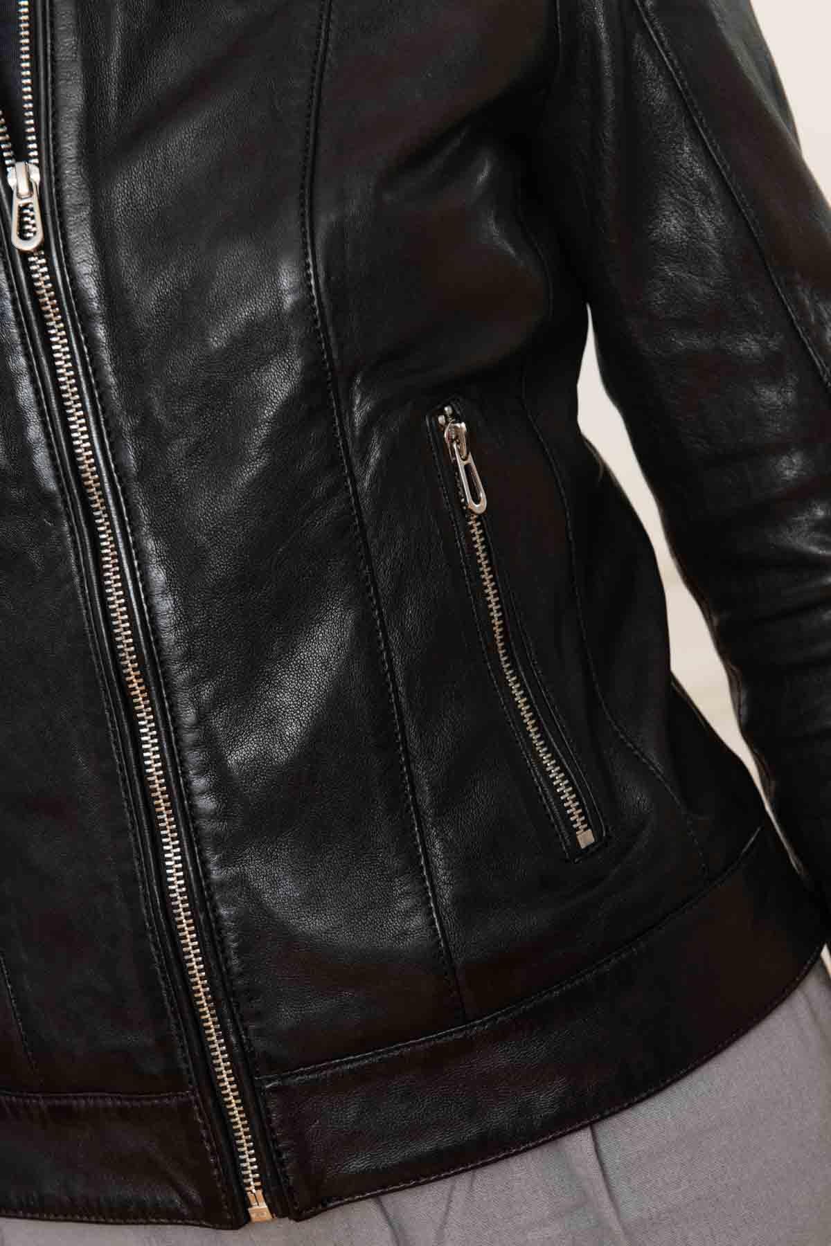 Sleek black lambskin biker jacket, effortless motard elegance. - Image n°2