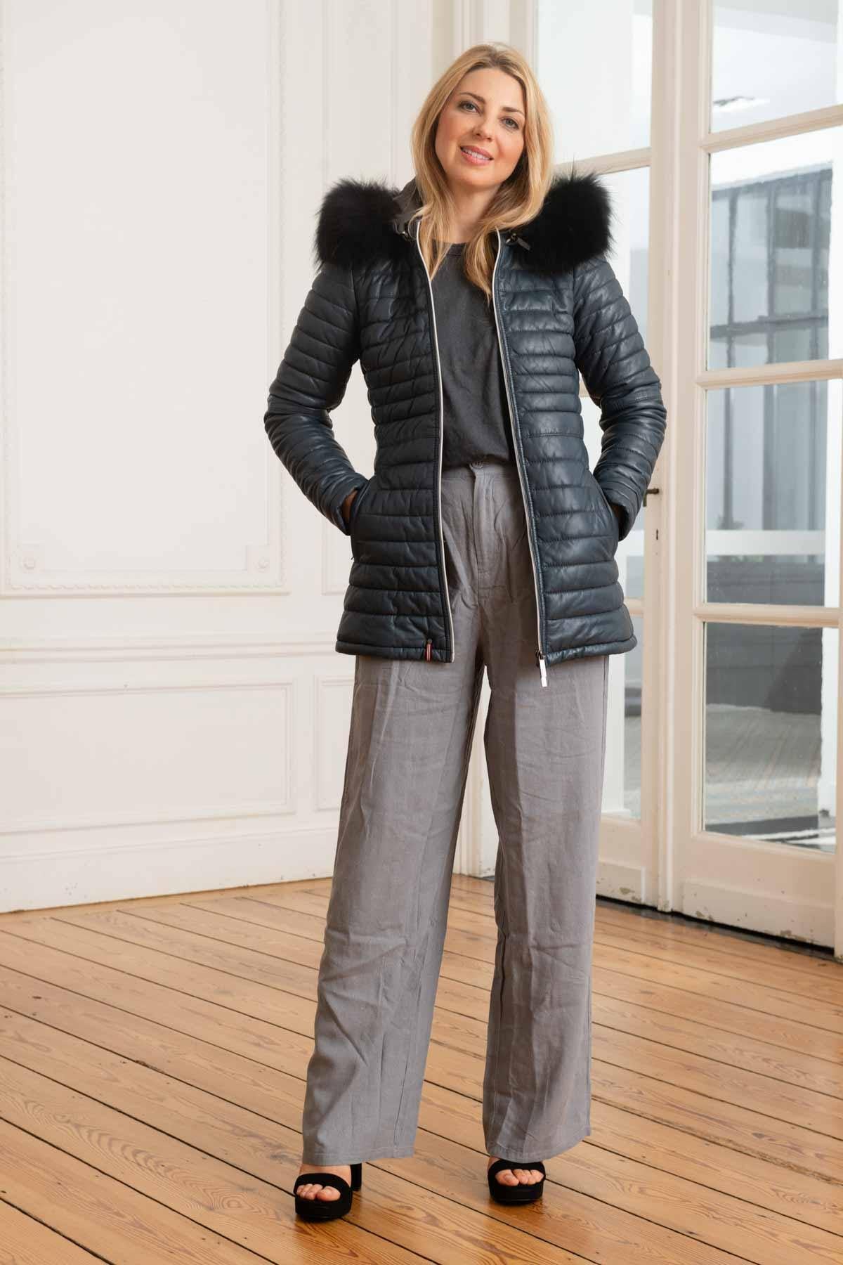 A tailored lambskin coat in petrol blue, quilted for warmth and style. - Image n°4