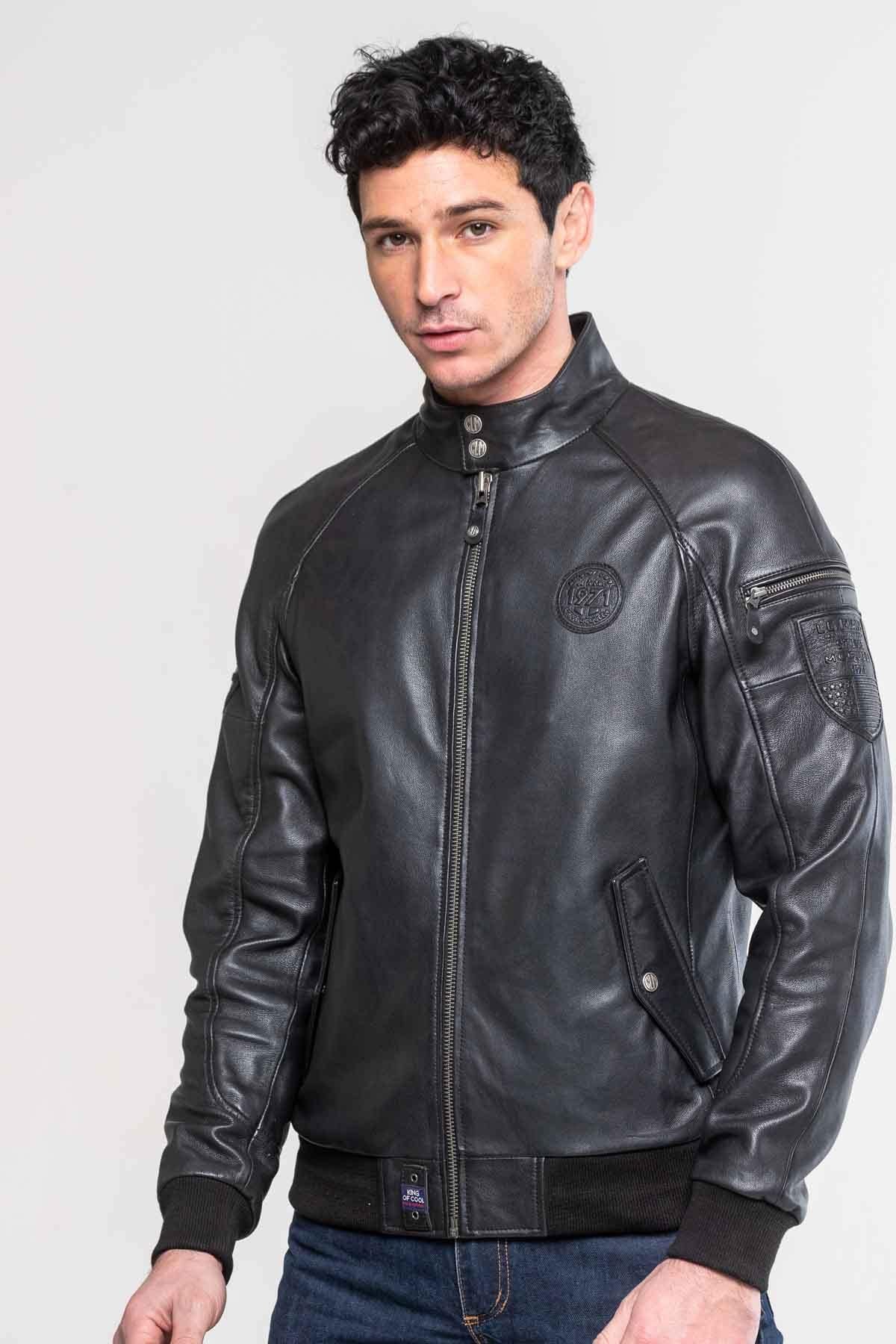 Inspired by Steve McQueen: a lightweight black sheep leather jacket. - Image n°2