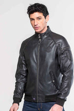 Inspired by Steve McQueen: a lightweight black sheep leather jacket. - Image n°2