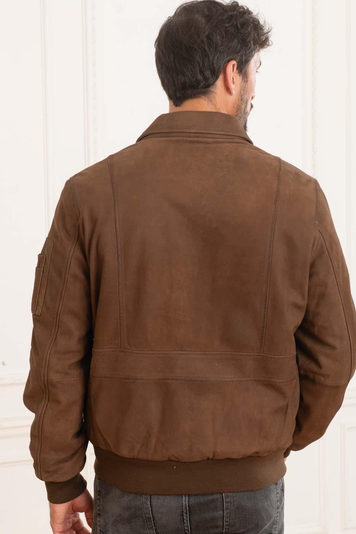 A suede sheepskin bomber in chocolate, cut for year-round versatility. - Image n°5