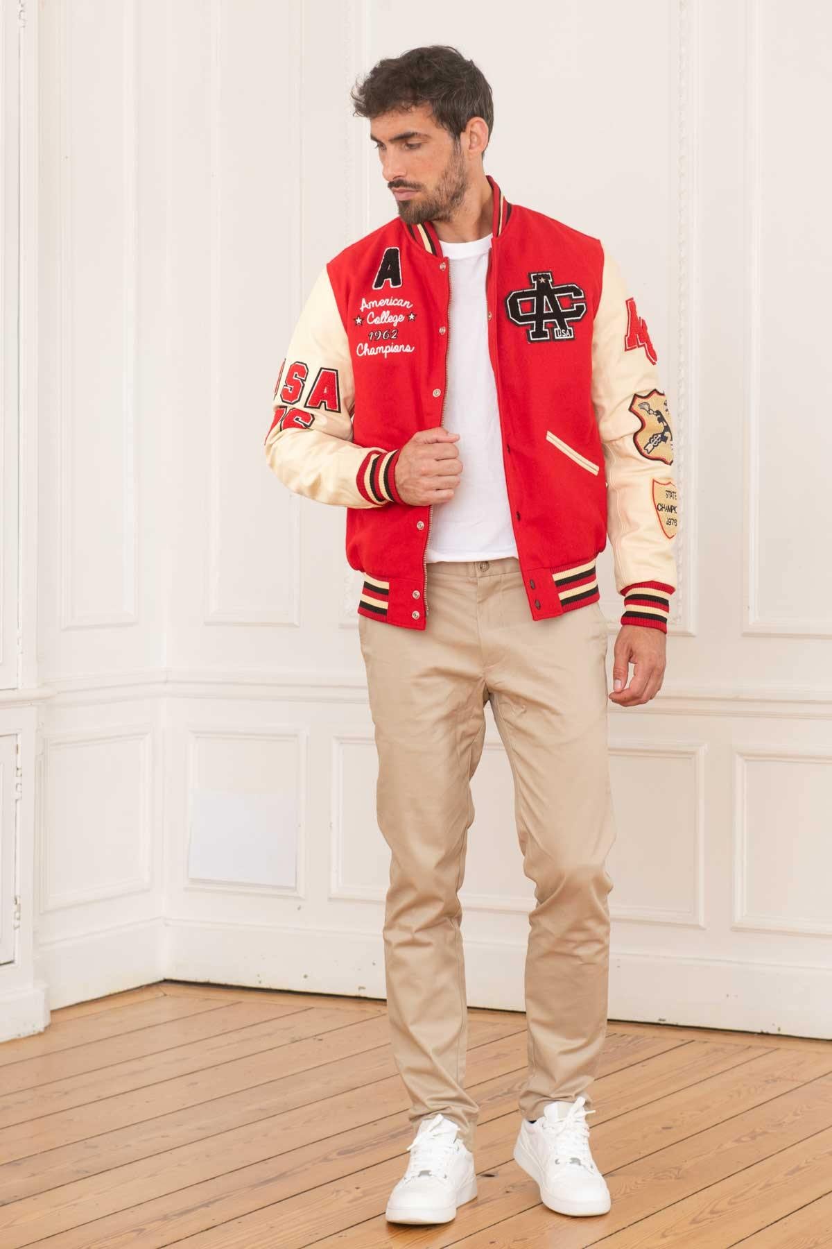 Bold red wool meets beige leather sleeves in this urban jacket. - Image n°2