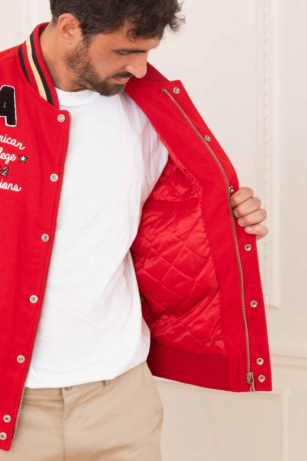 Bold red wool meets beige leather sleeves in this urban jacket. - Image n°4