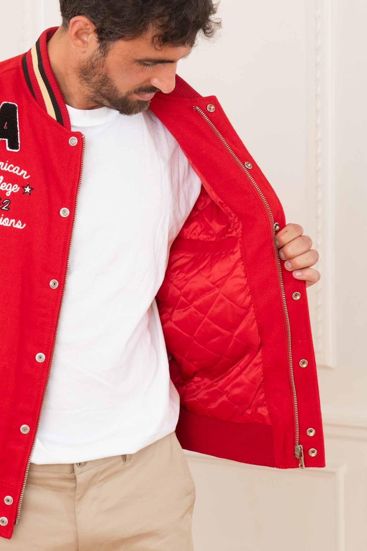 Bold red wool meets beige leather sleeves in this urban jacket. - Image n°4