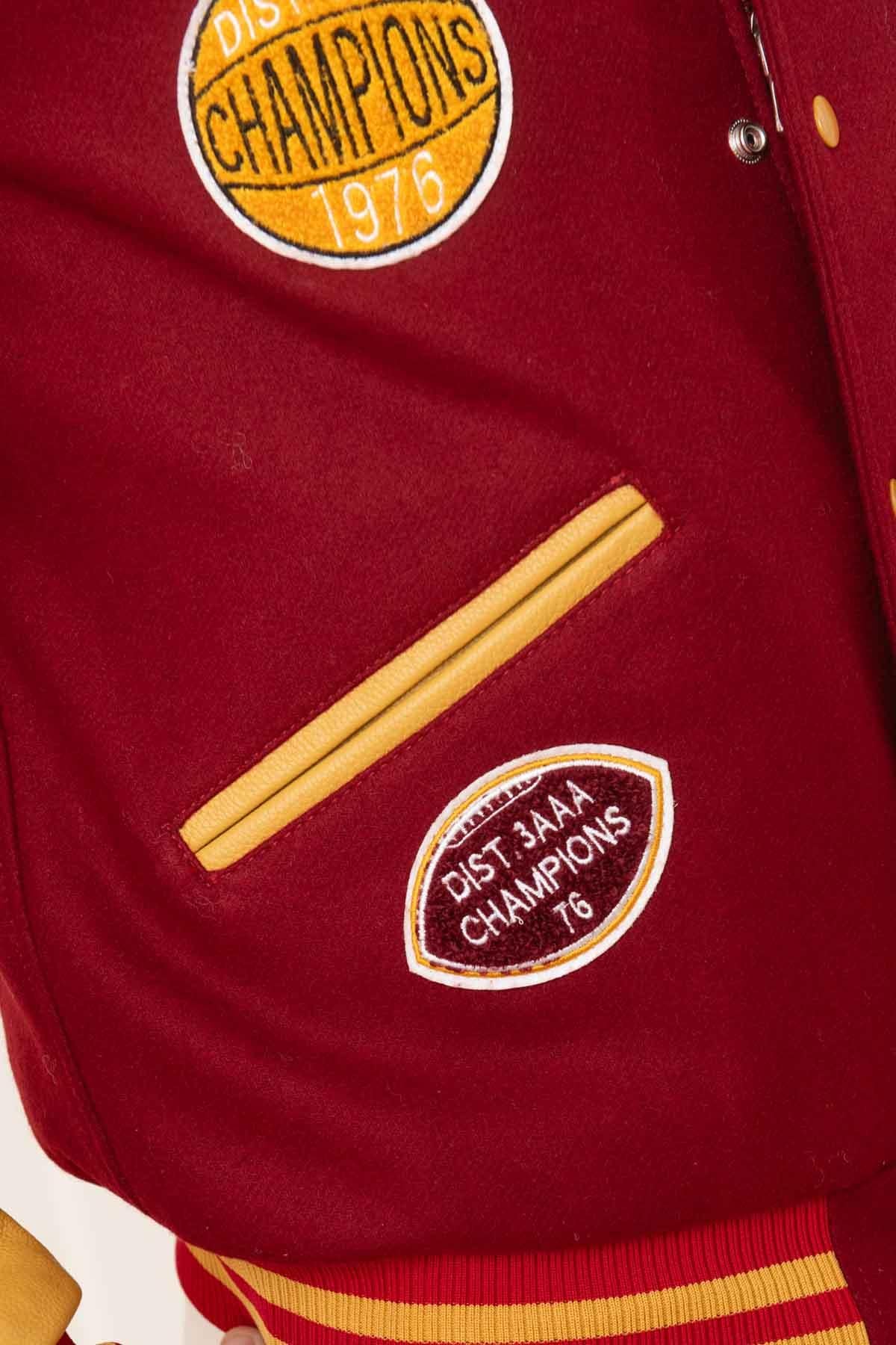 American College's burgundy varsity: wool and gold-yellow leather. - Image n°7