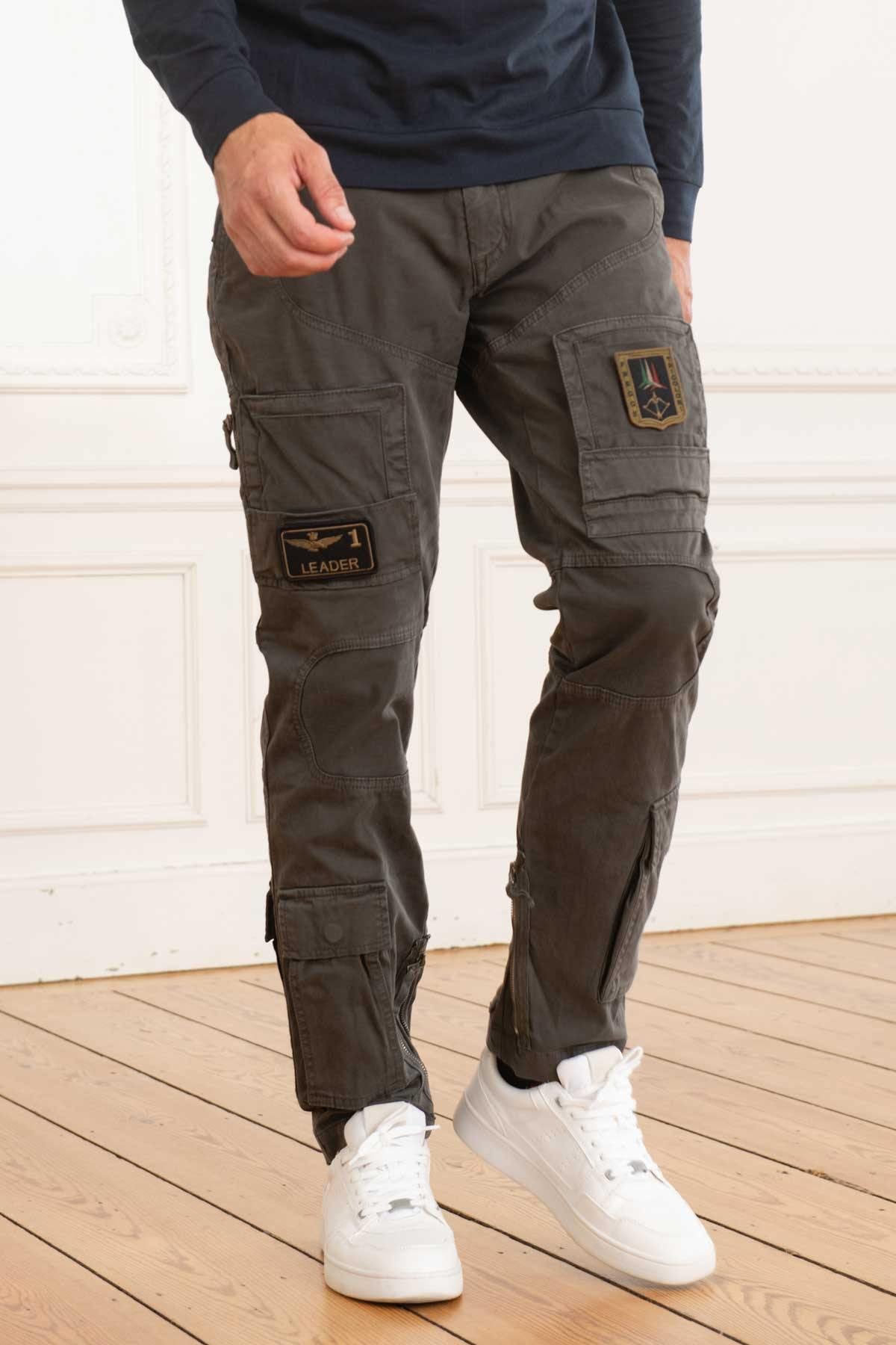 Men's khaki cargo pants - Image n°1