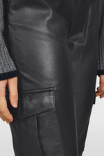 Black leather cargo pants for women - Image n°5