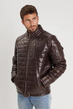 Daytona's reddish-brown sheepskin jacket: urban style, timeless craft. - Image n°5