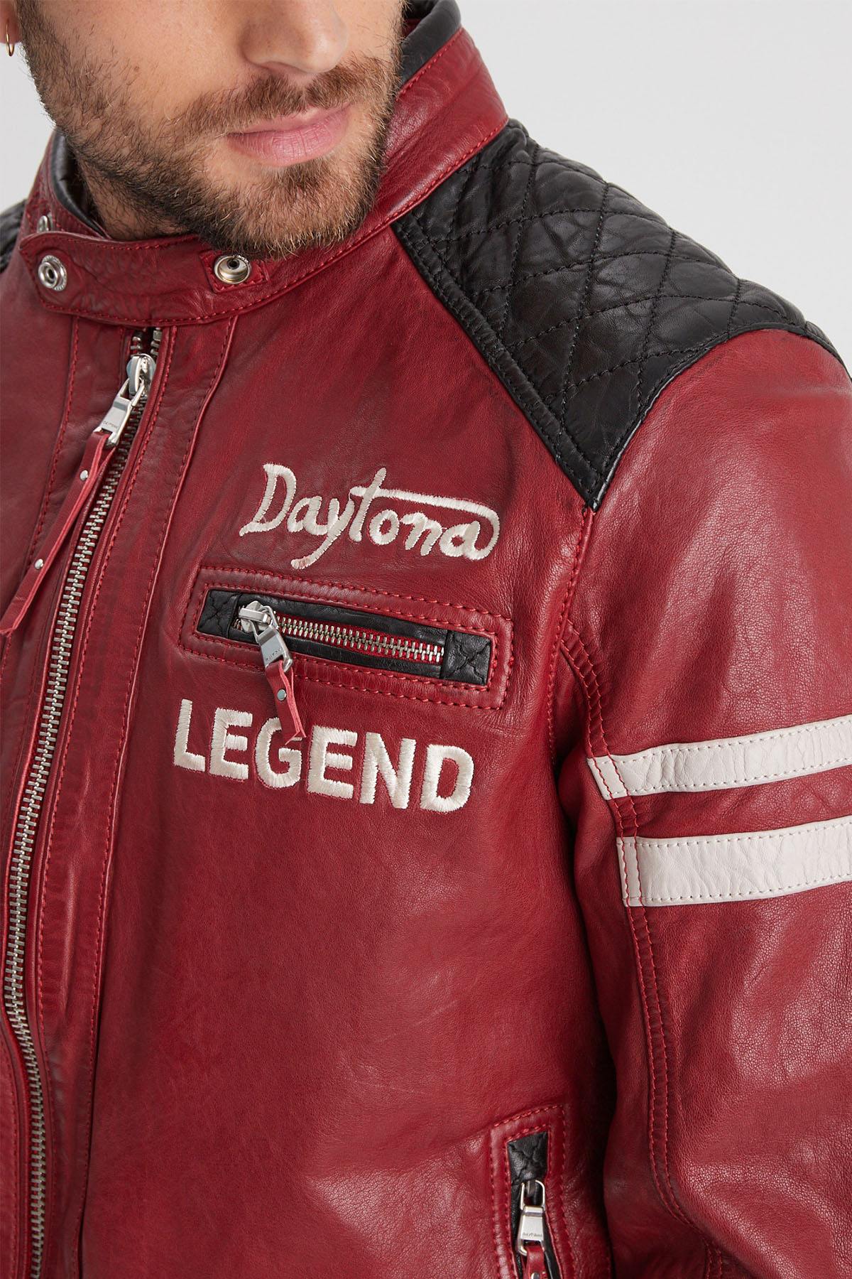 Vibrant red lambskin jacket with detachable hood and slim fit. - Image n°2