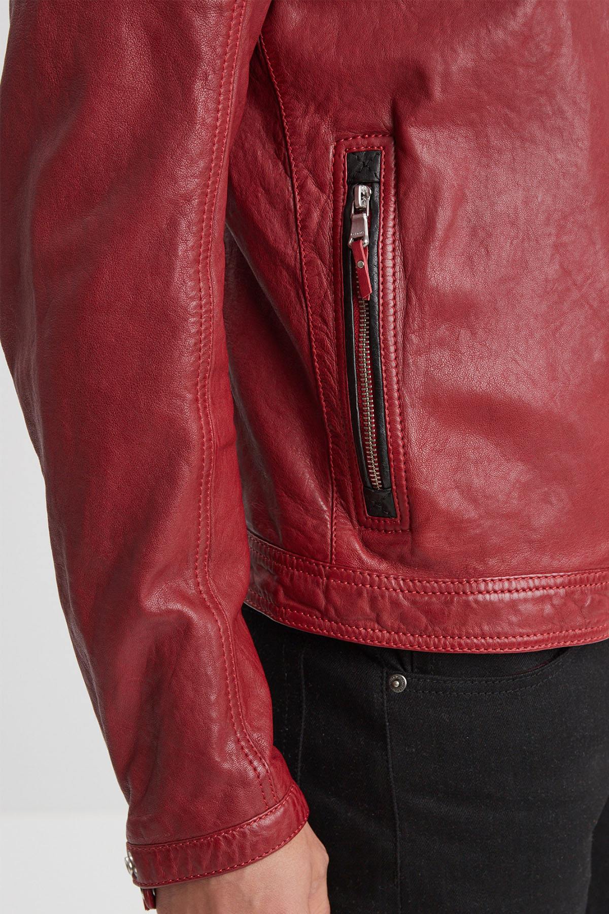 Vibrant red lambskin jacket with detachable hood and slim fit. - Image n°9