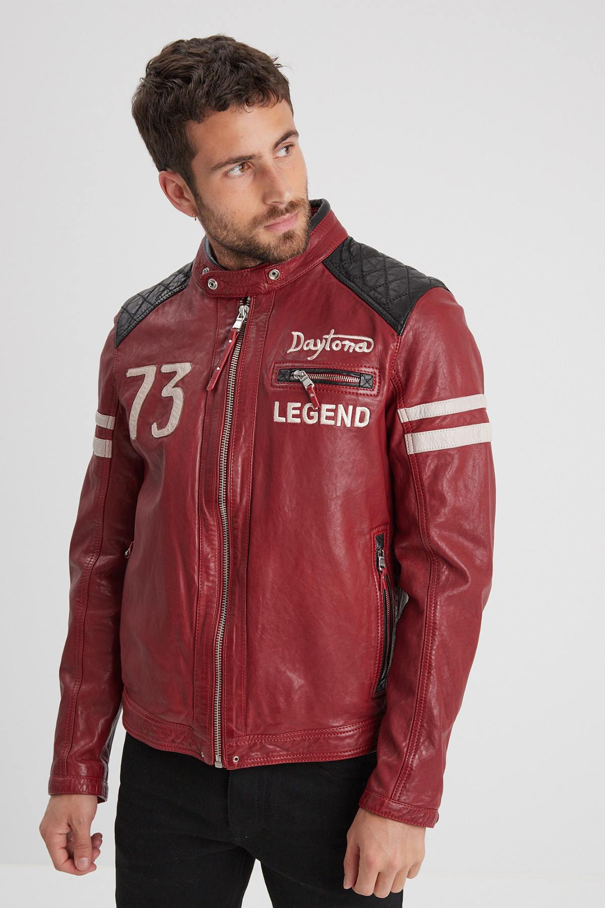 Vibrant red lambskin jacket with detachable hood and slim fit. - Image n°1