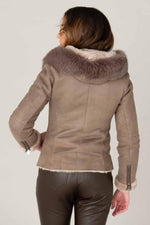 Semi-oiled Merino sheepskin jacket in grey, fox-fur hood and zips. - Image n°5