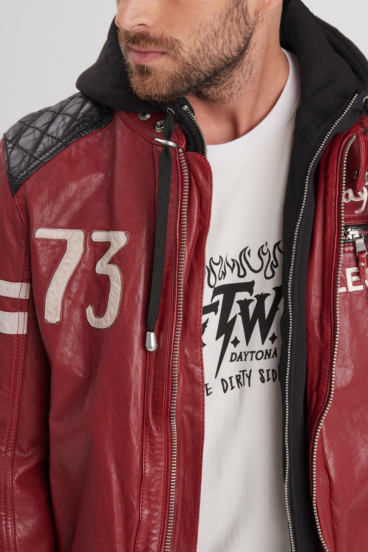 Vibrant red lambskin jacket with detachable hood and slim fit. - Image n°5