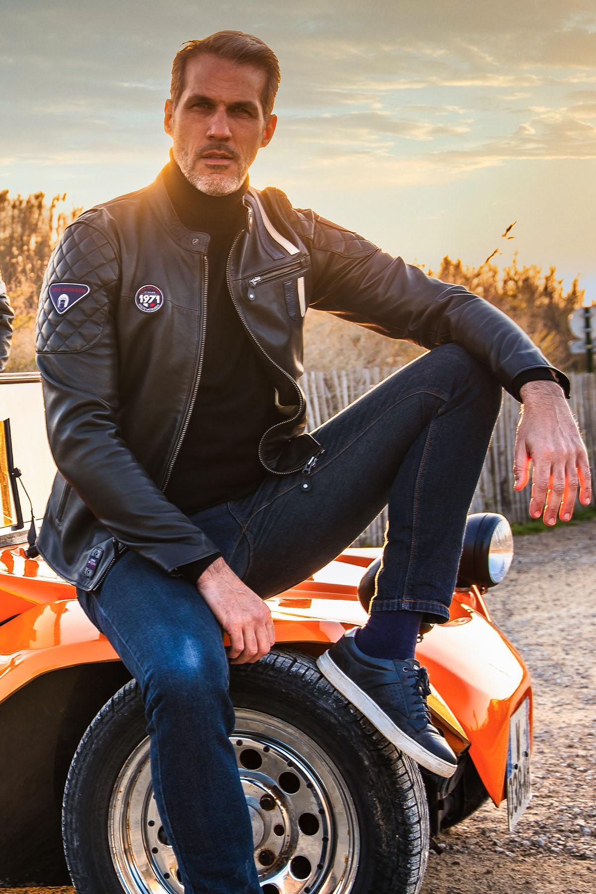 Sheep leather jacket: matelassé shoulders and racing stripes. - Image n°1