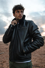 Black grain-textured cowhide jacket with detachable fur collar. - Image n°1