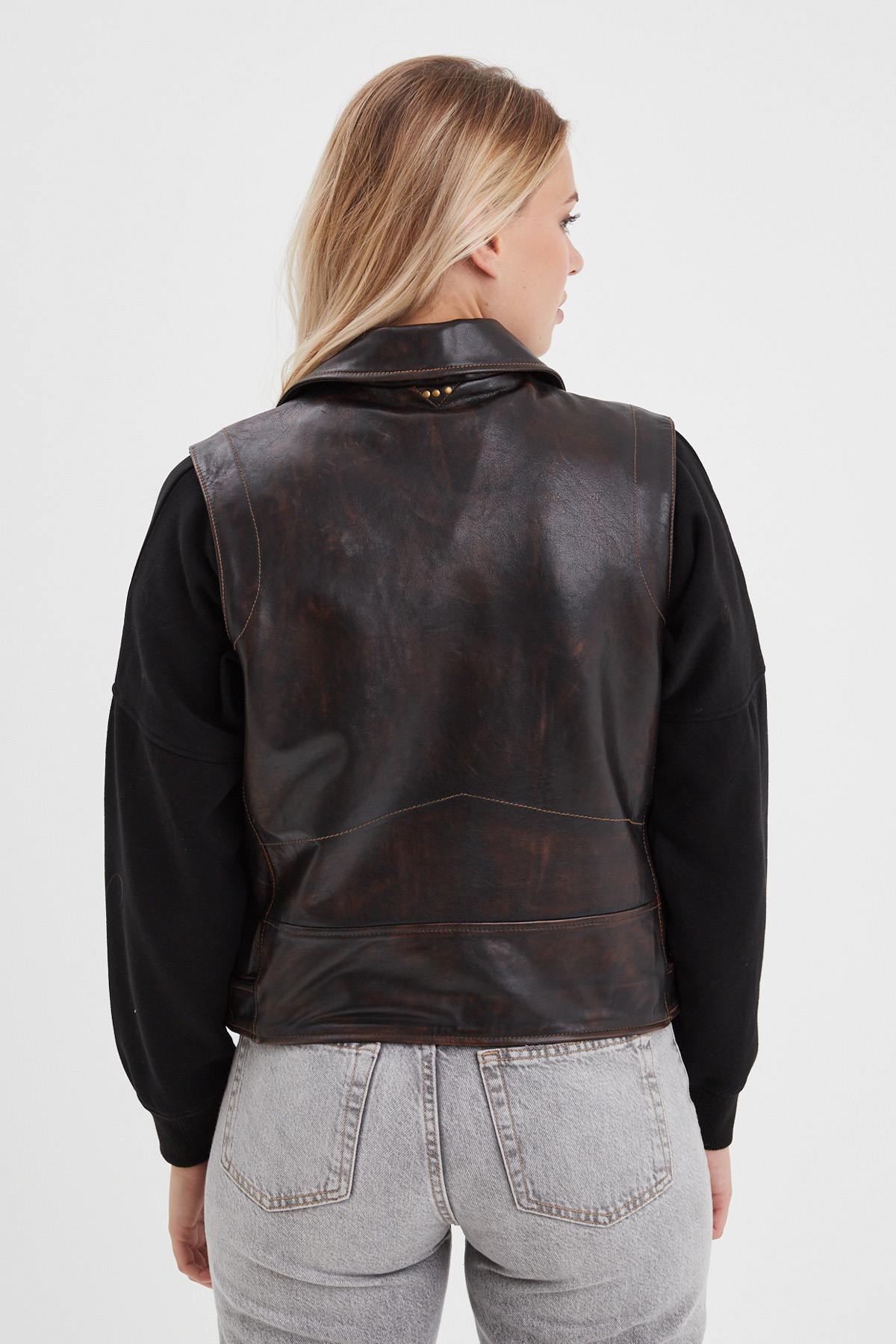 Sleeveless vegetable-tanned leather Biker Jacket - Image n°5