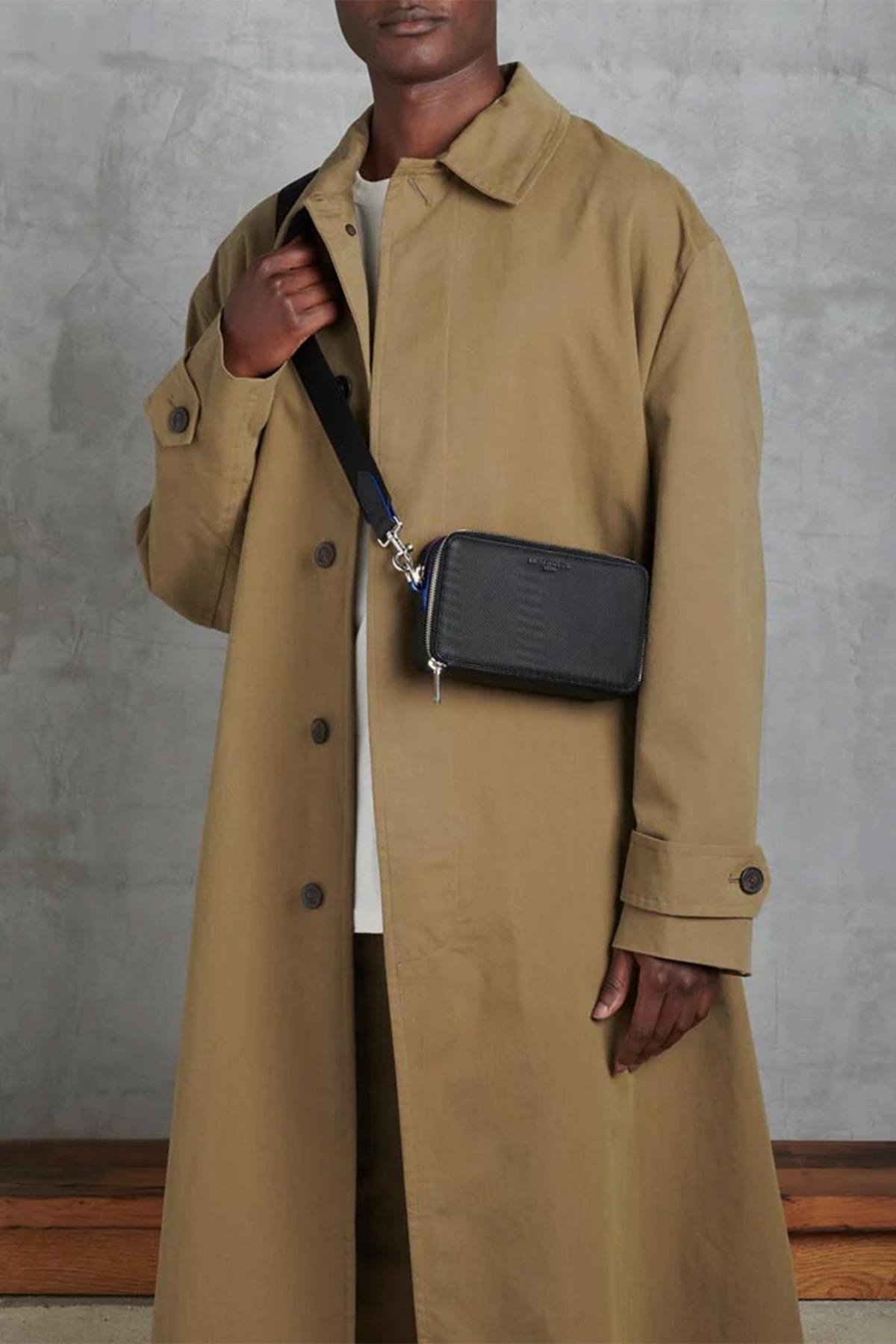 Stylish black leather shoulder bag for men - Image n°2