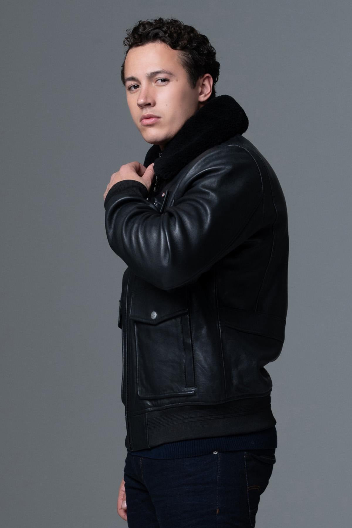 French Air and Space Force-endorsed lambskin aviator jacket in black. - Image n°11